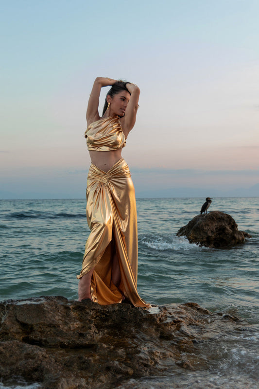 calliope creating a dress